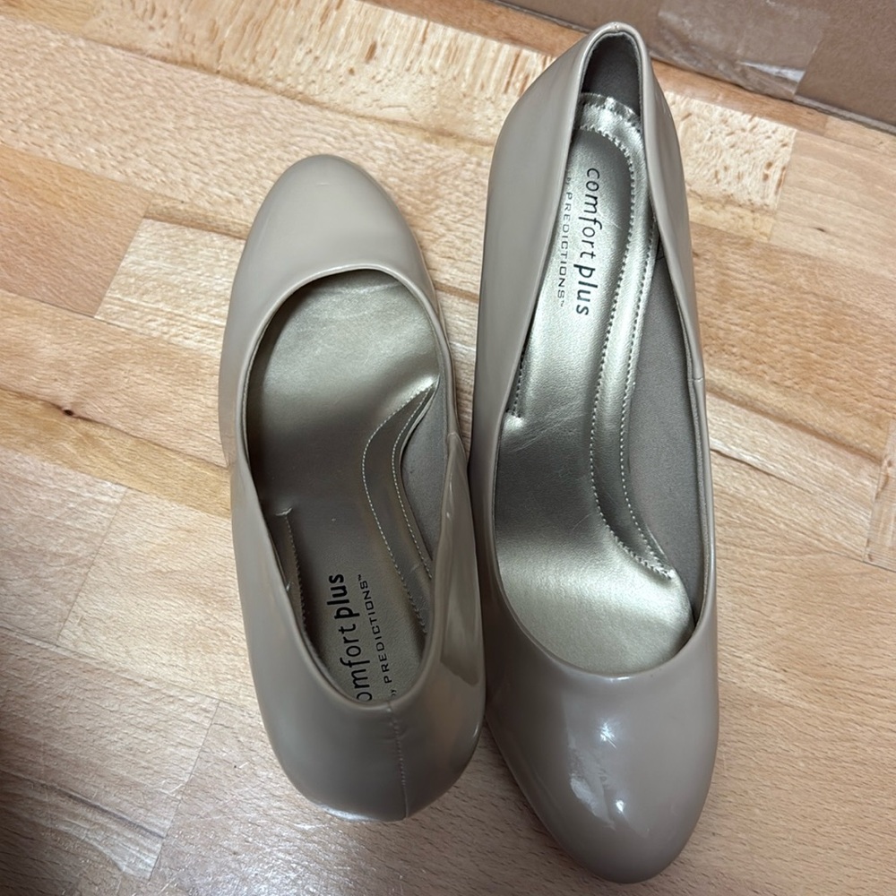 Like new nude pumps women’s size 12W